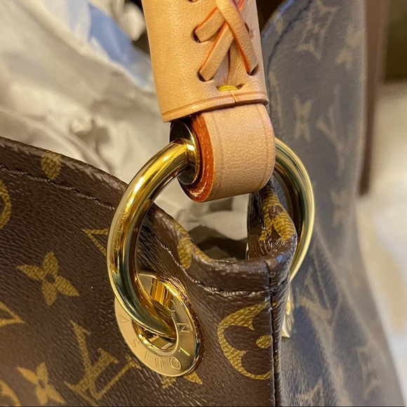 Authentic Louis Vuitton Monogram Canvas Artsy MM Shoulder Bag - Picture 15 of 17